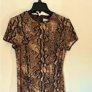 This dress is unique. Light weight. Gorgeous on! Size 7/8